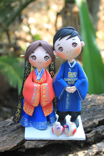 Picture of Royal Korean wedding cake topper