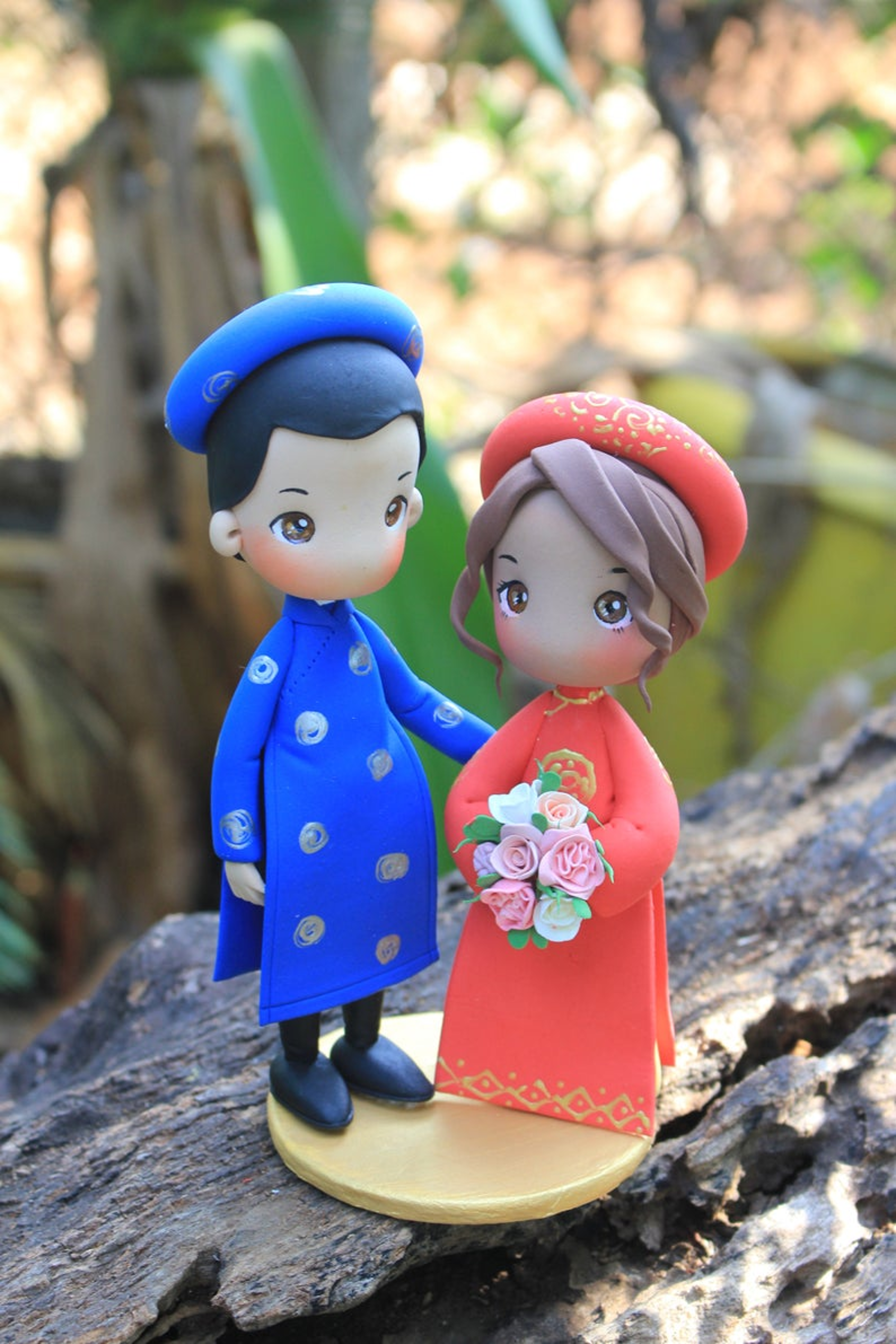 Picture of Vietnam wedding cake topper, Ao dai traditional wedding topper
