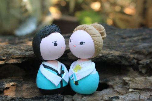 Picture of Hanbok wedding cake topper, Traditional Korean wedding topper