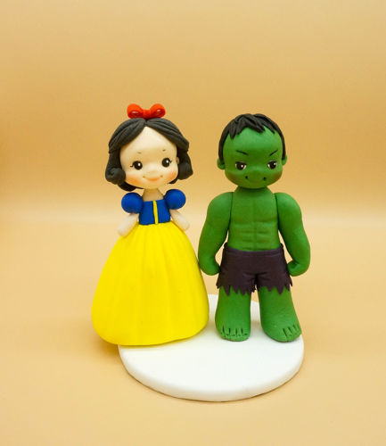 Picture of Snow White and Hulk Wedding Cake Topper