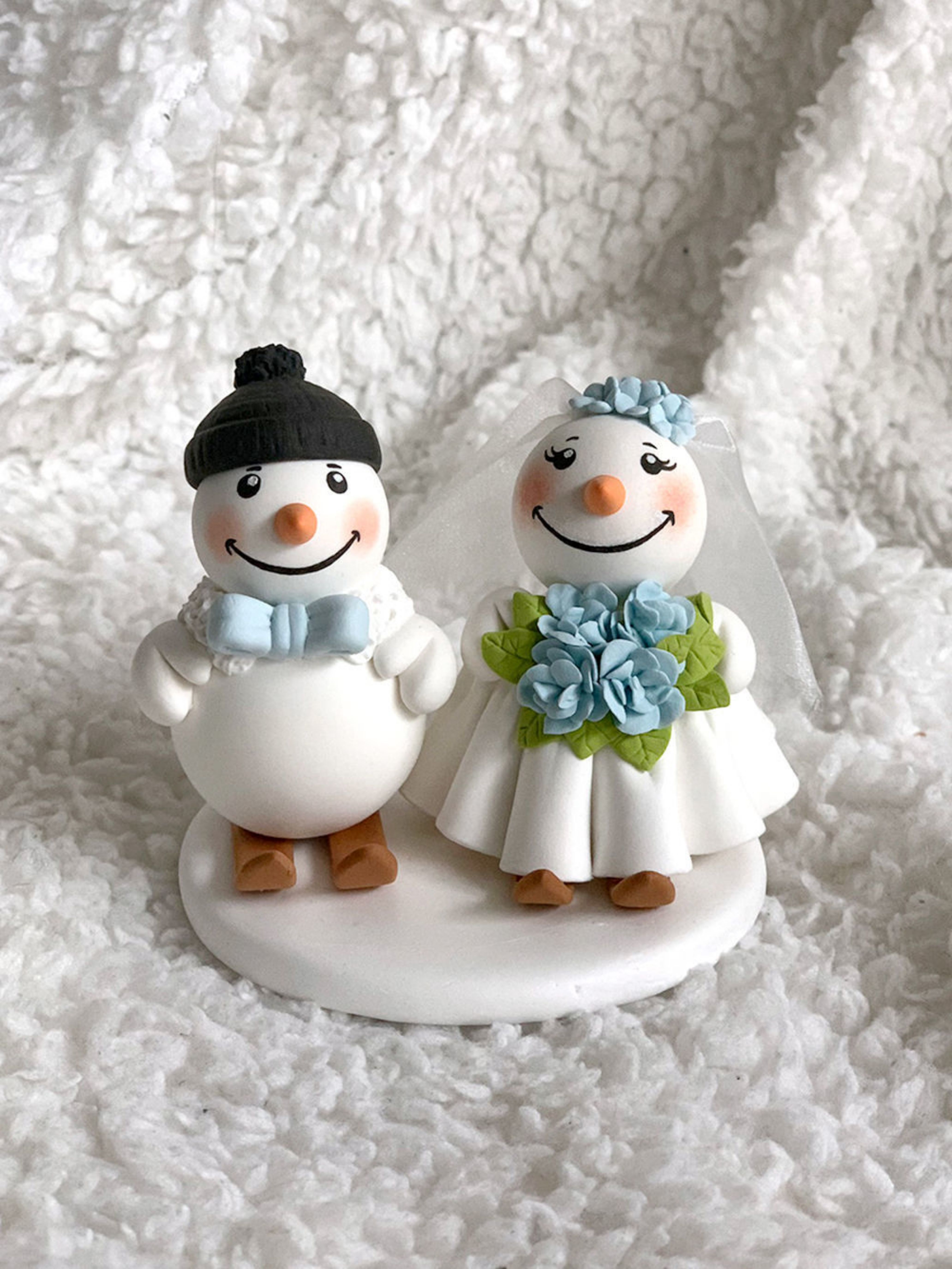 Picture of Snowman wedding cake topper, Skiing wedding cake topper