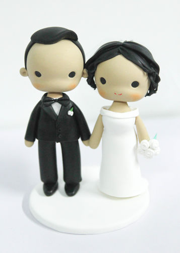 Picture of Classic wedding cake topper, Traditional bride & groom wedding topper