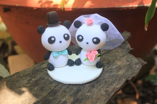 Picture of Panda wedding cake Topper