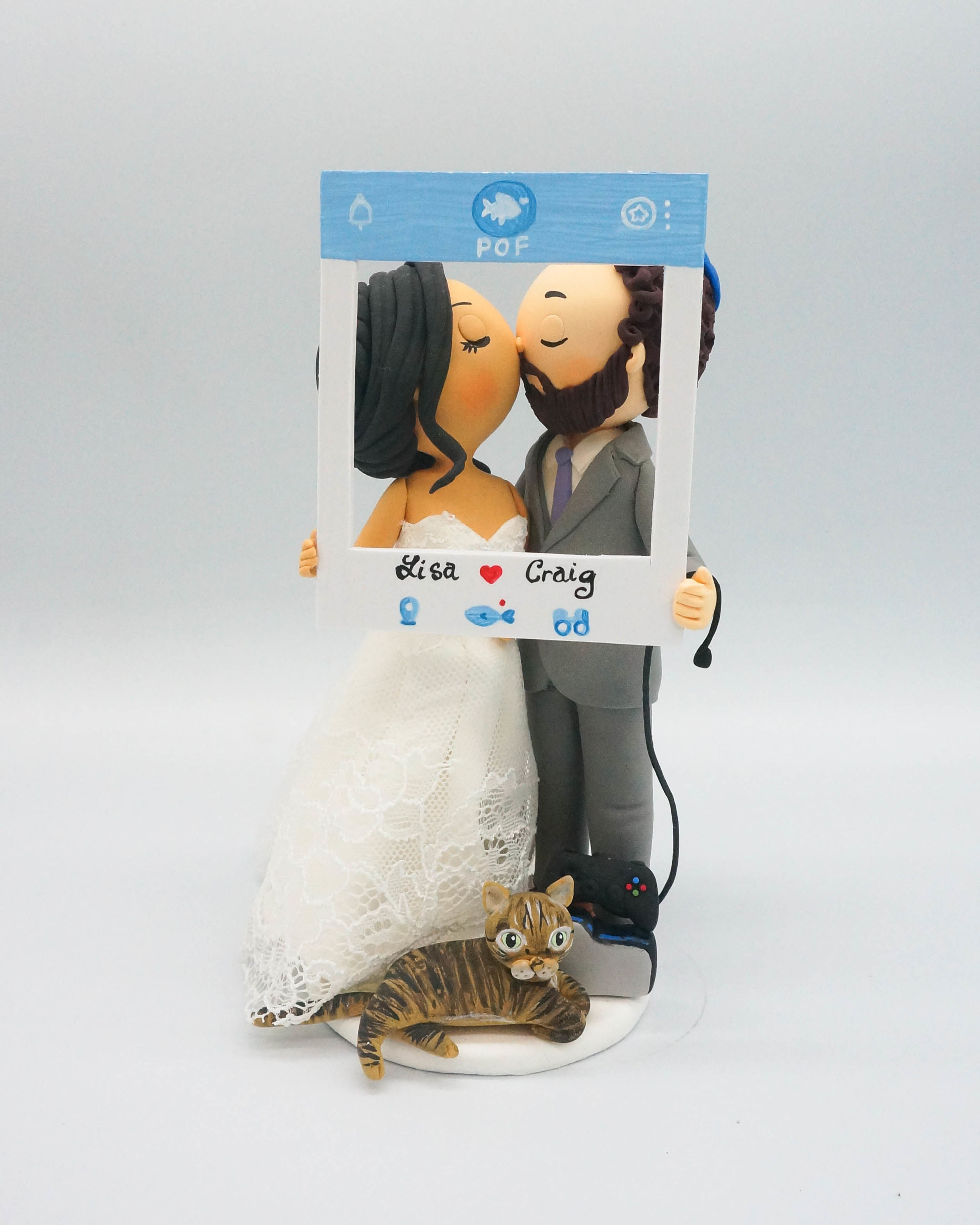 Picture of POF online dating wedding cake topper, Jewish groom and bride cake topper with cat