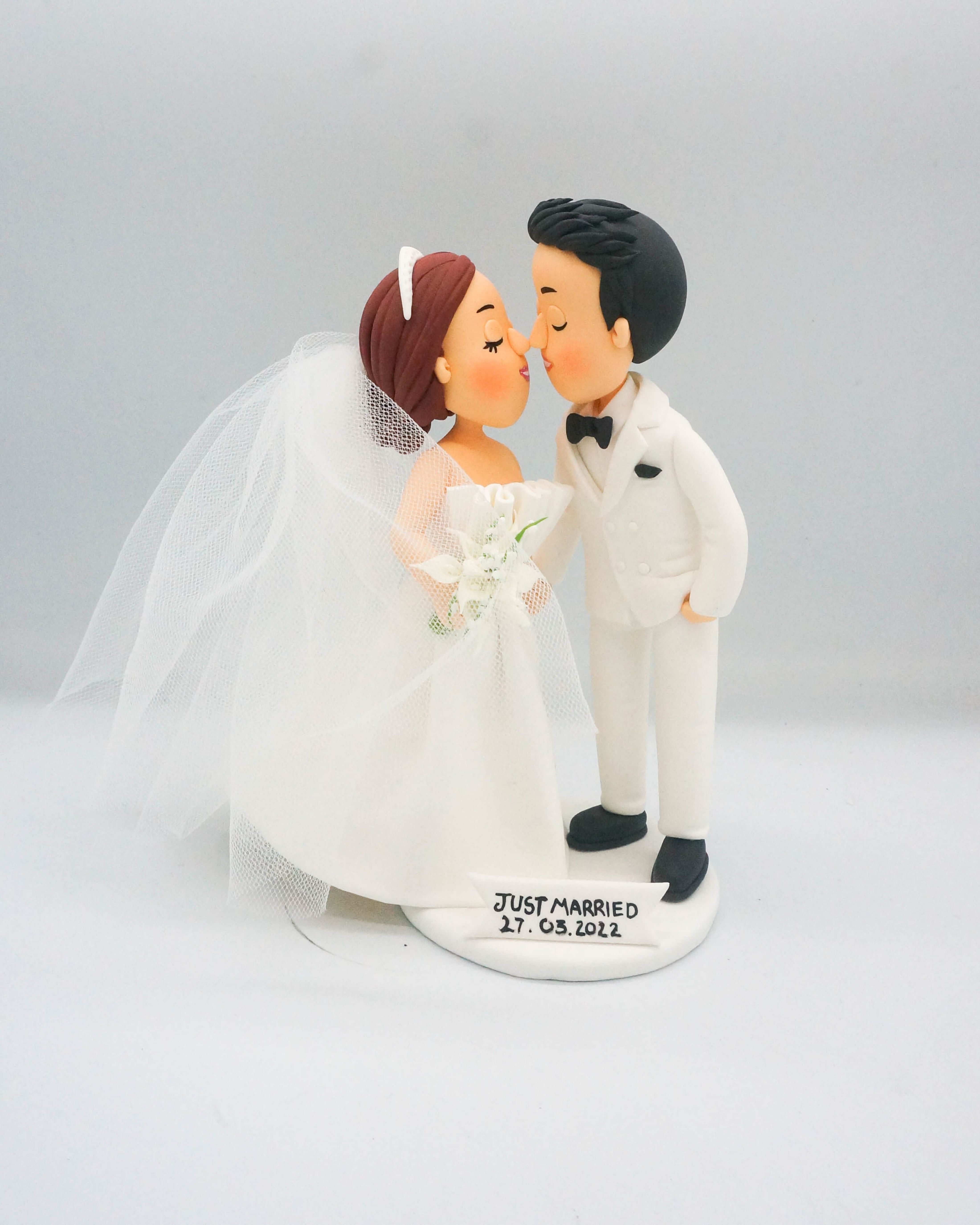 Picture of Nose kiss wedding cake topper, Eskimo kiss wedding theme