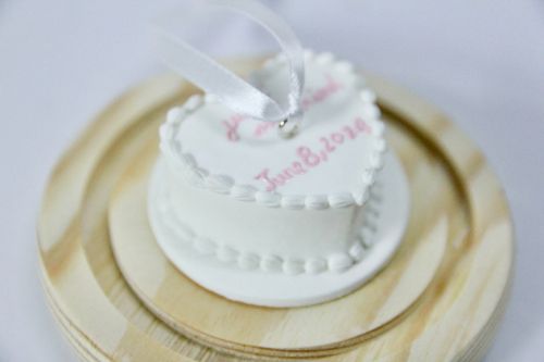 Picture of Trending heart wedding cake ornament, vintage wedding cake replica, Heart Shape wedding cake